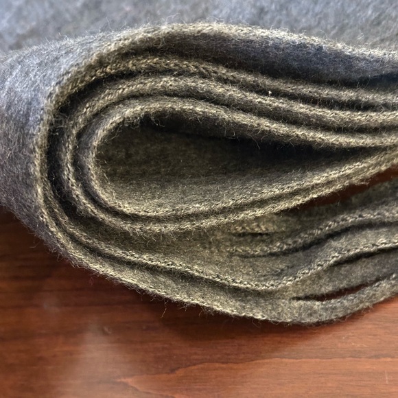 Lucky Brand SOFT Gray Thick Acrylic Oversized Knit Blanket Scarf Wrap OSFM - Picture 5 of 8